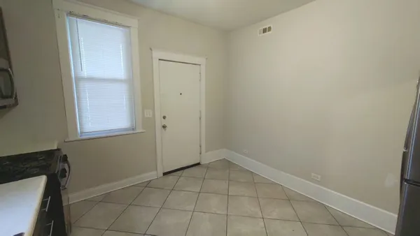 $1,250 | 111 North Center Street, Unit 2R, Joliet, IL 60435
