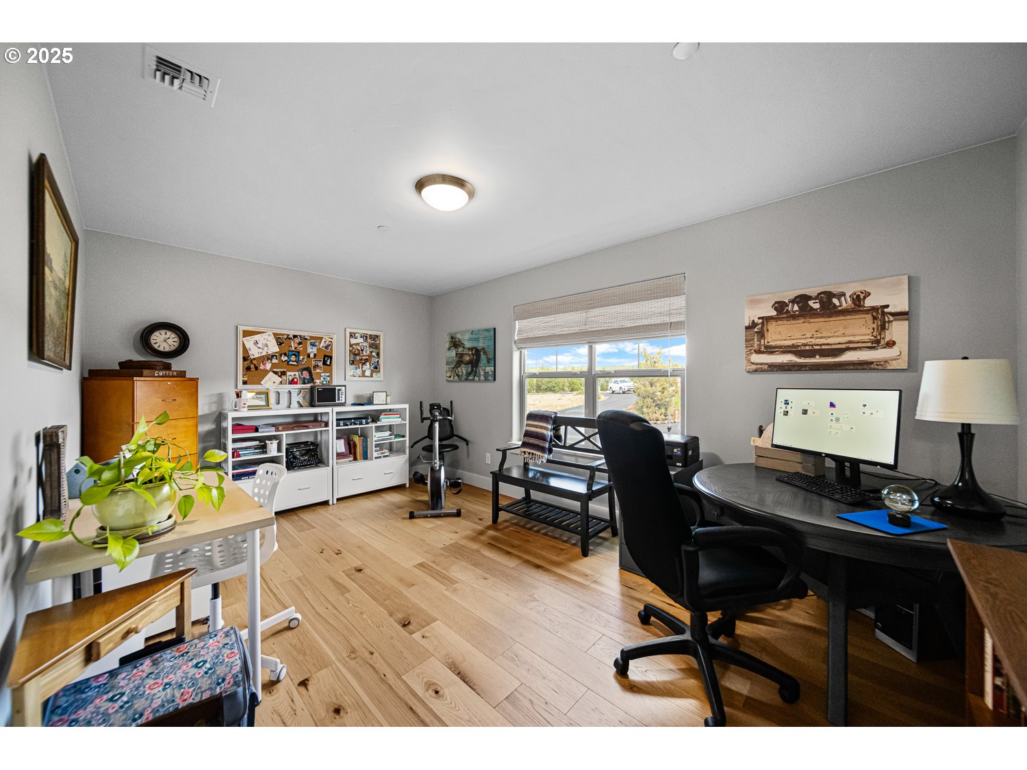 4416 Southeast Laredo Road Prineville, OR 97754 - Photo 20 of 36 a living room with furniture and a piano