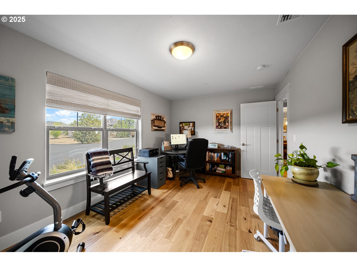 4416 Southeast Laredo Road Prineville, OR 97754 - Photo 21 of 36 a living room with furniture and a flat screen tv