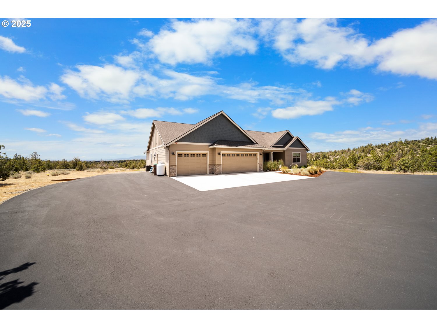 4416 Southeast Laredo Road Prineville, OR 97754 - Photo 4 of 36 a view of lake and mountain view