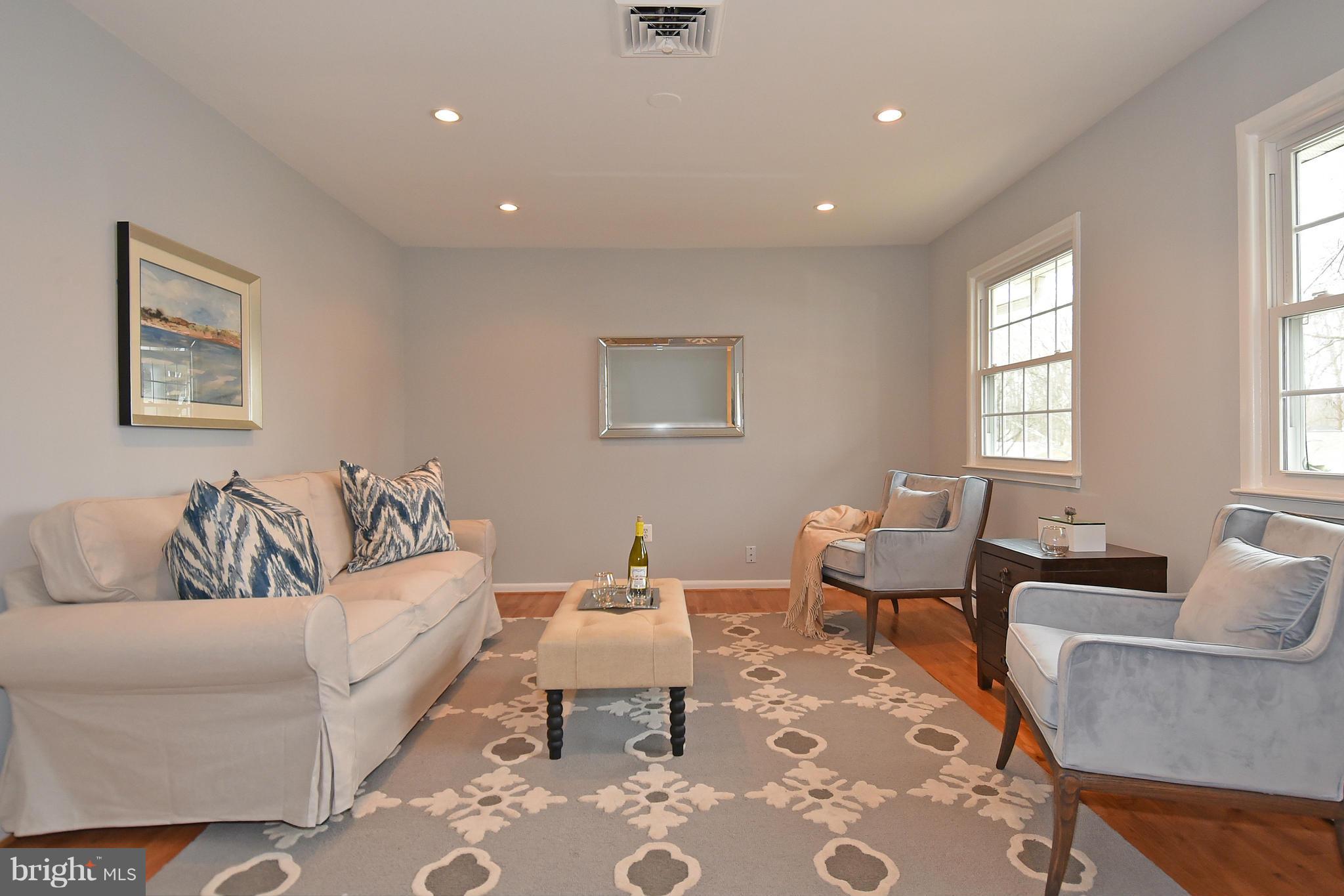 4123 Granby Road Woodbridge, VA 22193 - Photo 1 of 28 Bright Sunny Living Room