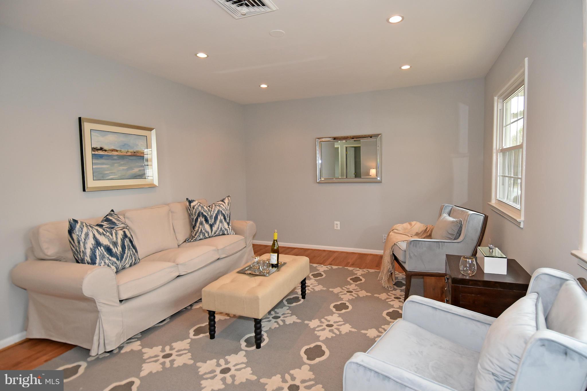 4123 Granby Road Woodbridge, VA 22193 - Photo 3 of 28 Comfortable Living Room