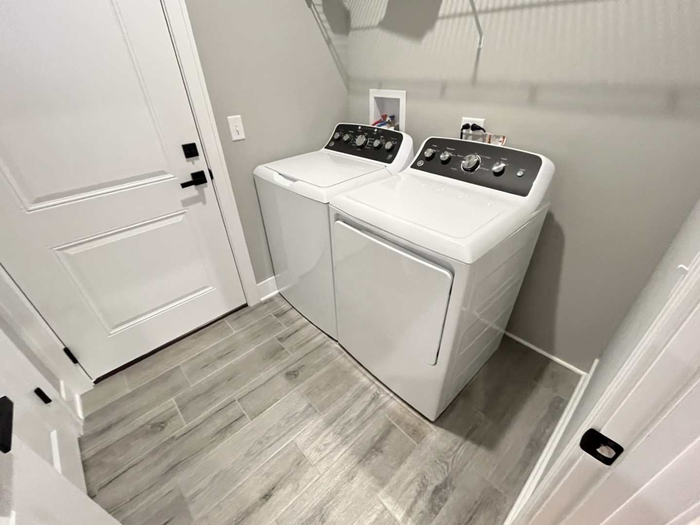 970 Partridge Circle Marengo, IL 60152 - Photo 9 of 17 a utility room with dryer and washer