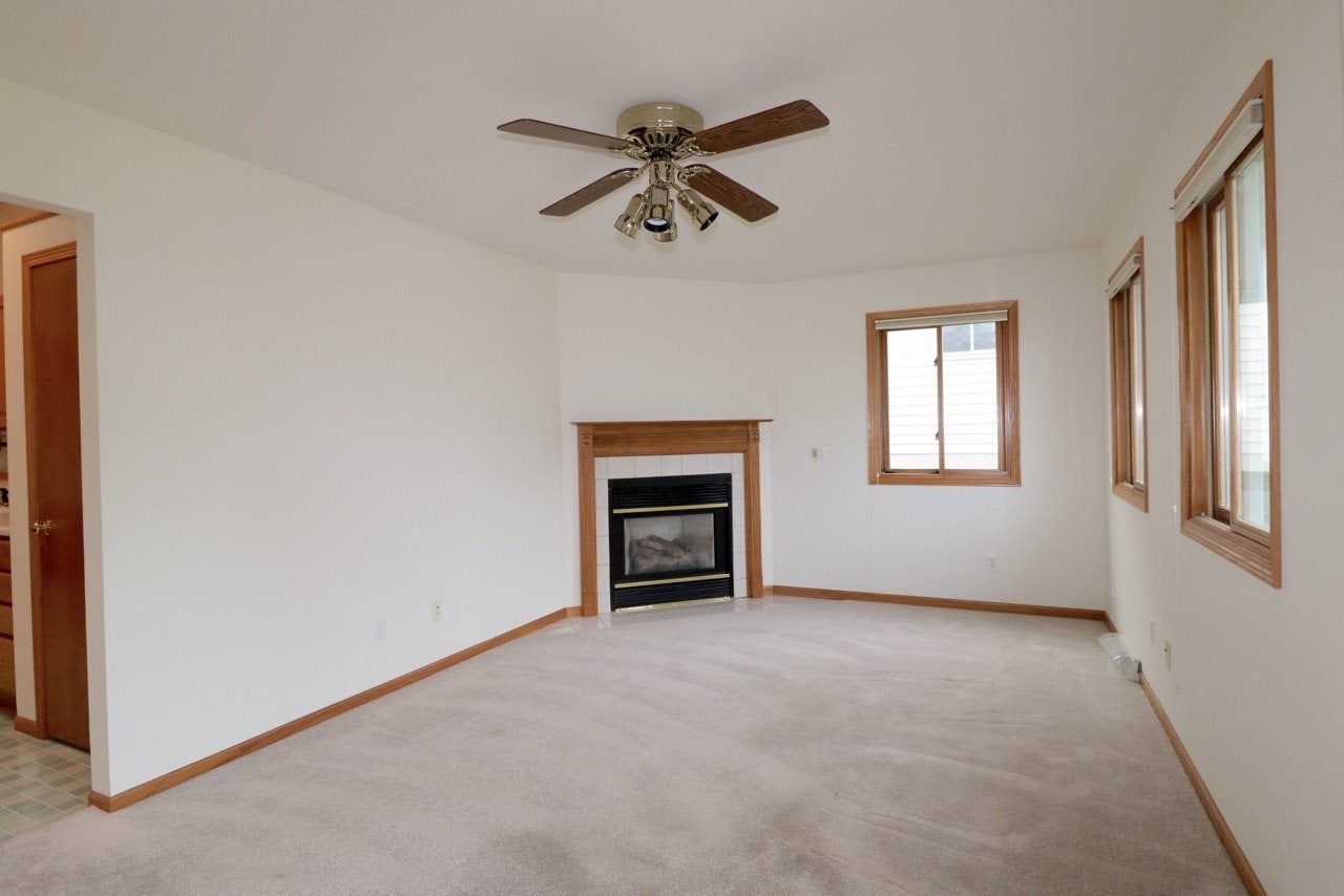 2155 Crown Point Road Dubuque, IA 52002 - Photo 2 of 24 Gallery Image 2