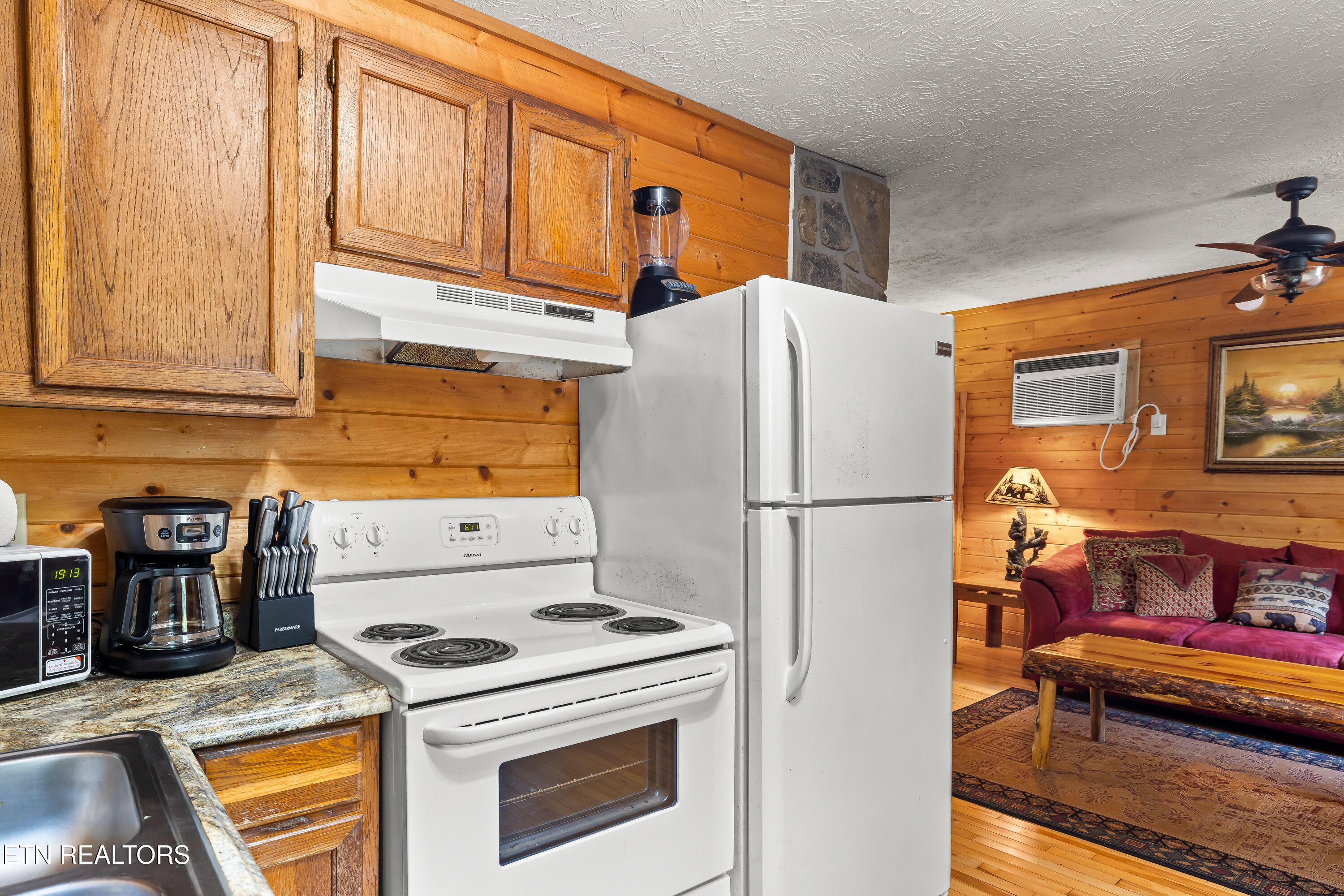 2036 Ridge Road, Unit 14 Pigeon Forge, TN 37863 - Photo 6 of 27 .