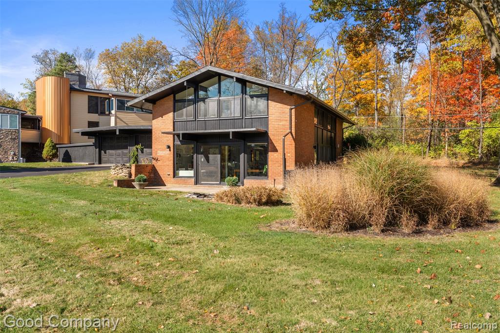 29604 Highmeadow Road Farmington Hills, MI 48334 - Photo 1 of 45