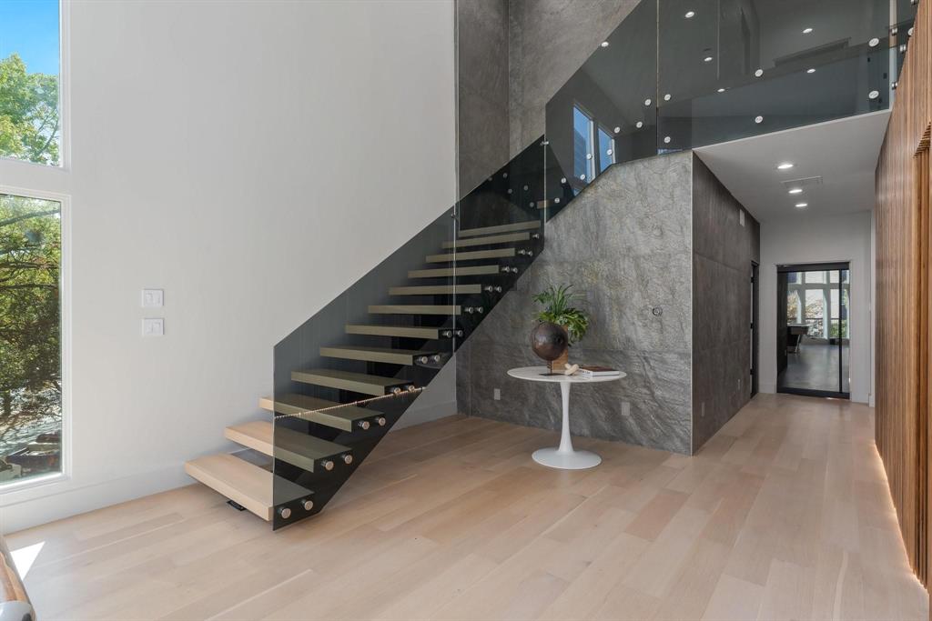 3731 Gilbert Avenue, Unit 3 Dallas, TX 75219 - Photo 25 of 40 a view of entryway and hall