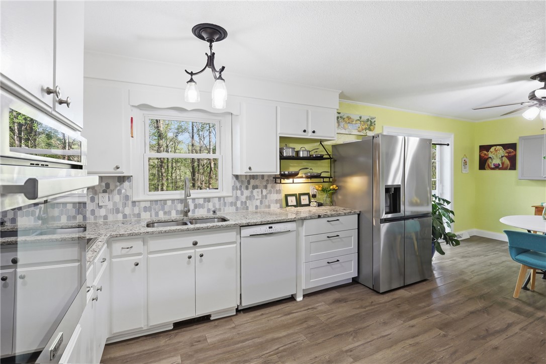 623 West Springwood Drive Seneca, SC 29672 - Photo 5 of 50 This spacious kitchen features modern appliances, ample counter space, and abundant natural light.