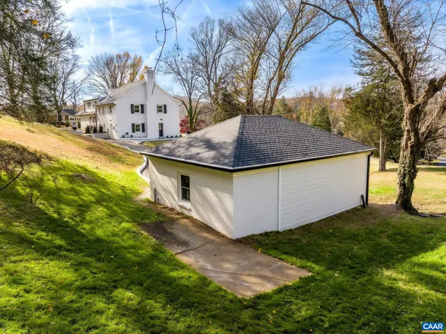$2,400,000 | 49 Canterbury Road, Charlottesville, VA 22903