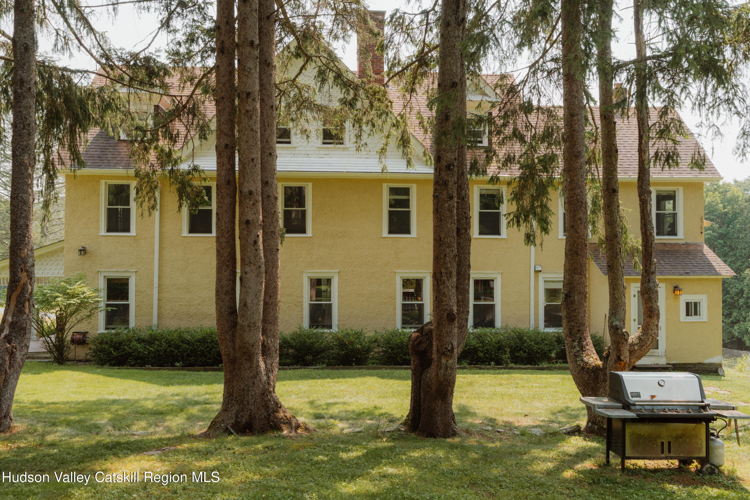 91 Old Hankins Road Callicoon, NY 12723 - Photo 39 of 41 a front view of a house with a yard
