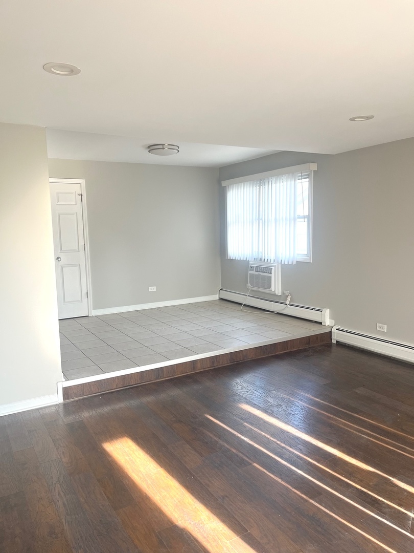 4644 Custer Avenue, Unit 2N Brookfield, IL 60513 - Photo 4 of 11