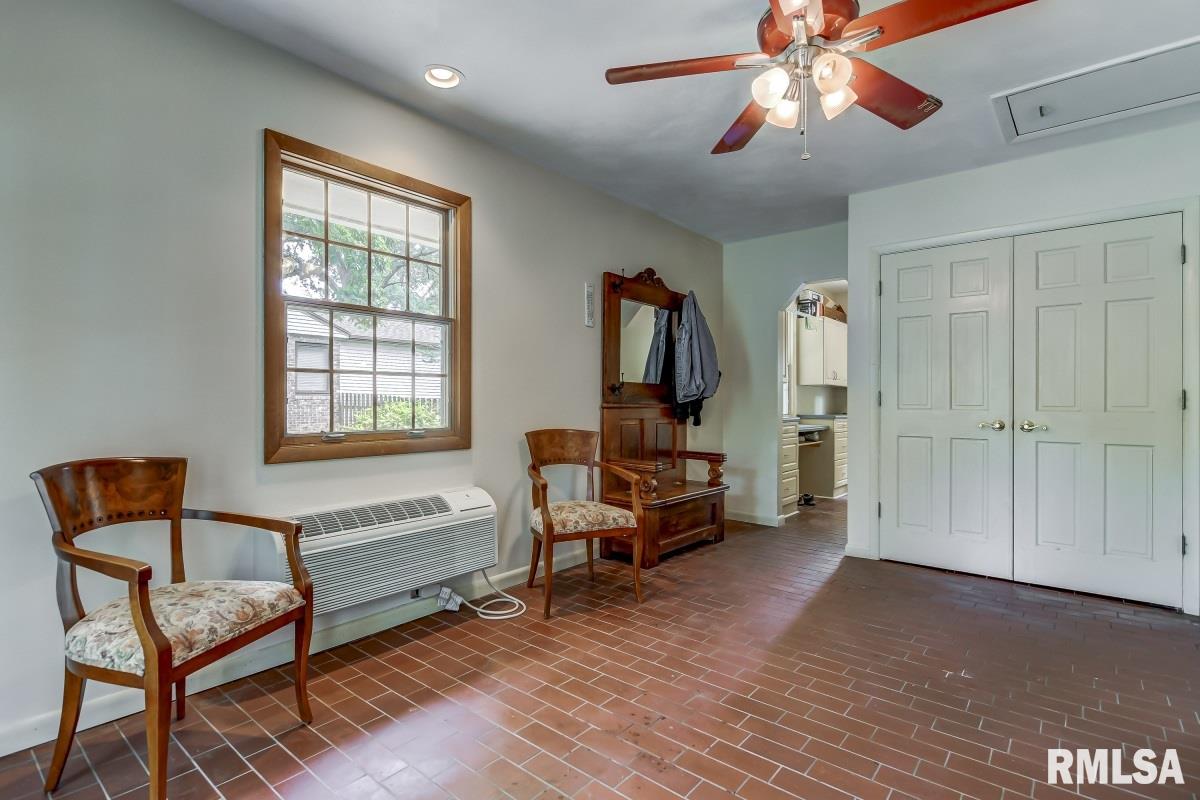 2148 Cherry Road Springfield, IL 62704 - Photo 33 of 45