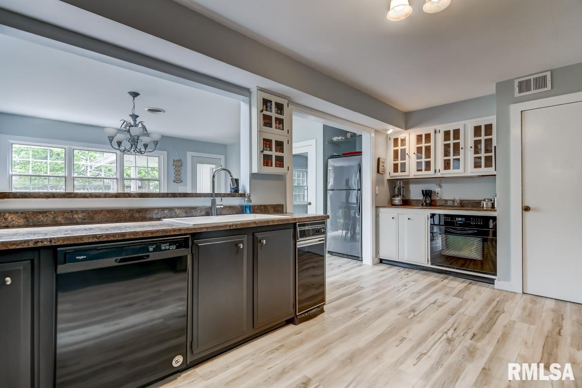 2148 Cherry Road Springfield, IL 62704 - Photo 9 of 45