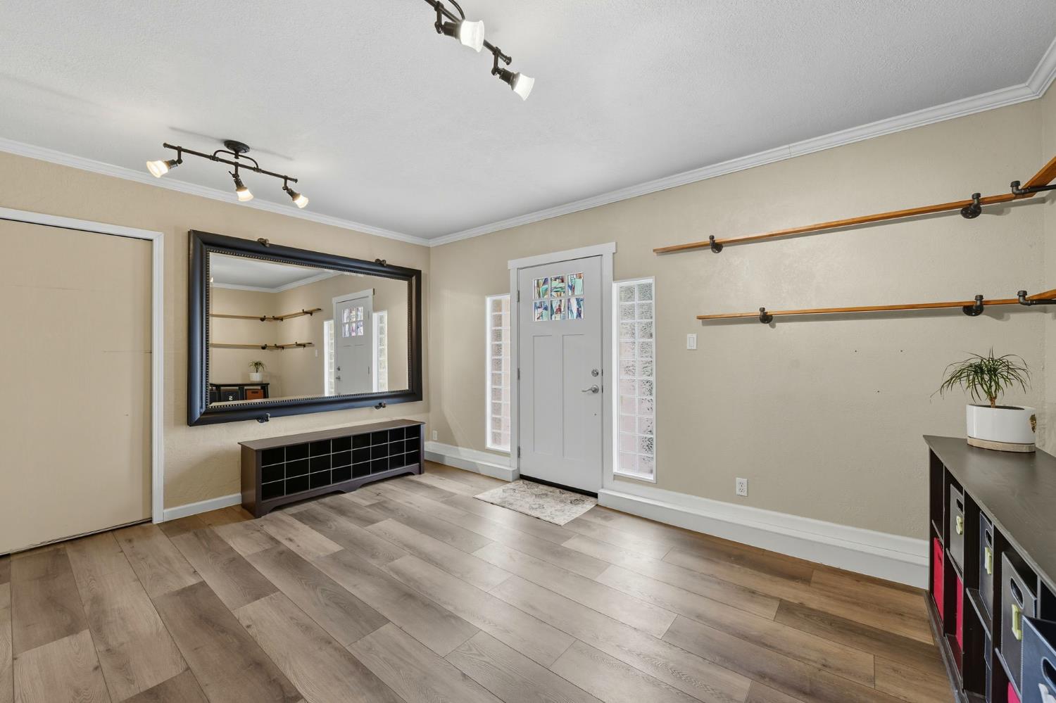 5343 Maui Way Fair Oaks, CA 95628 - Photo 2 of 40