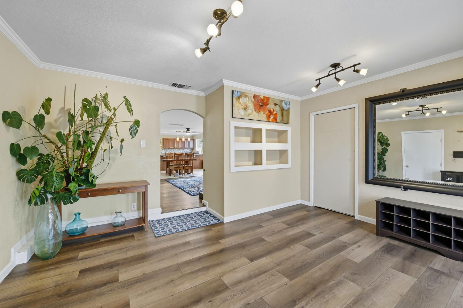 5343 Maui Way Fair Oaks, CA 95628 - Photo 3 of 40