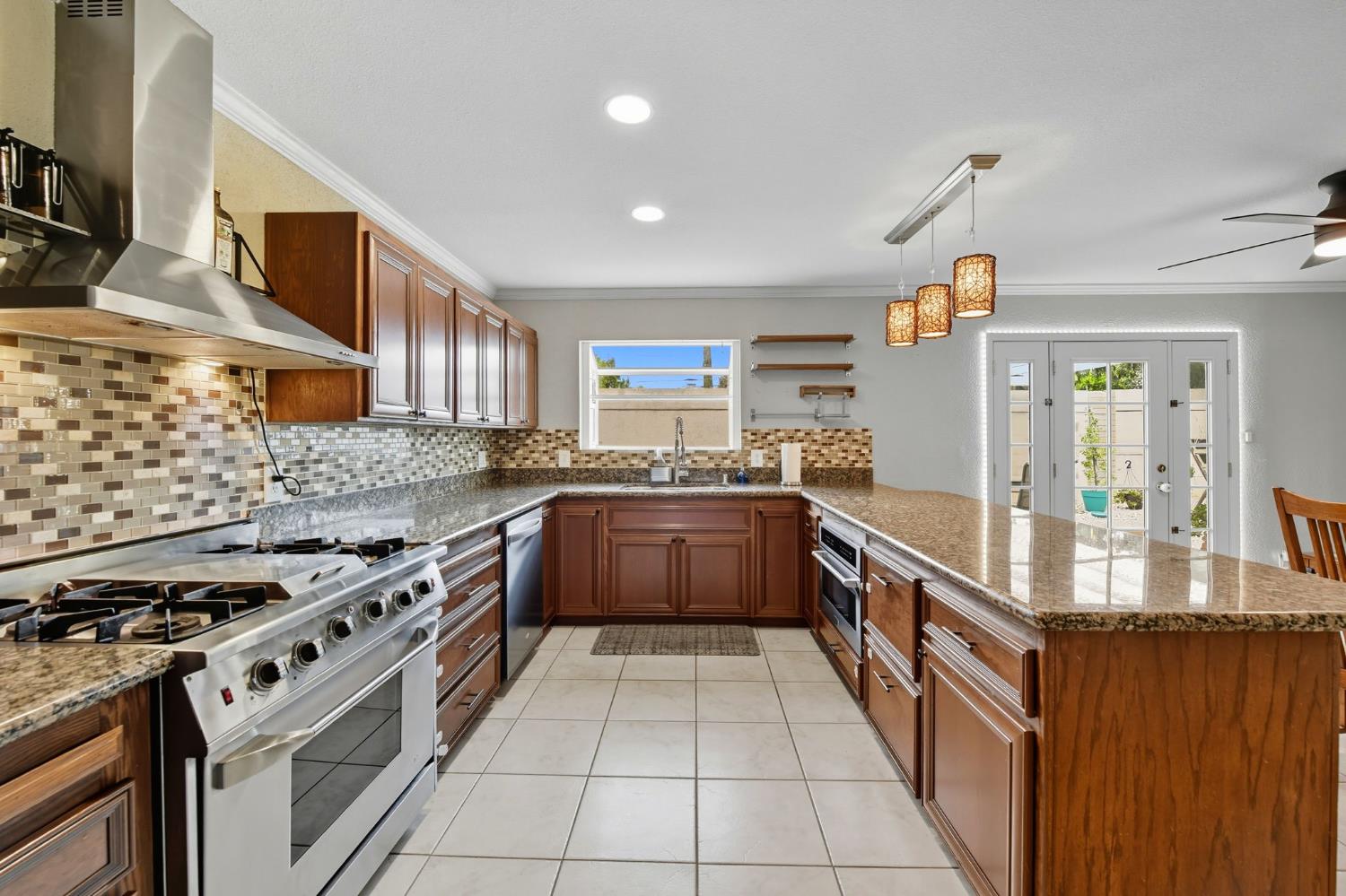 5343 Maui Way Fair Oaks, CA 95628 - Photo 8 of 40