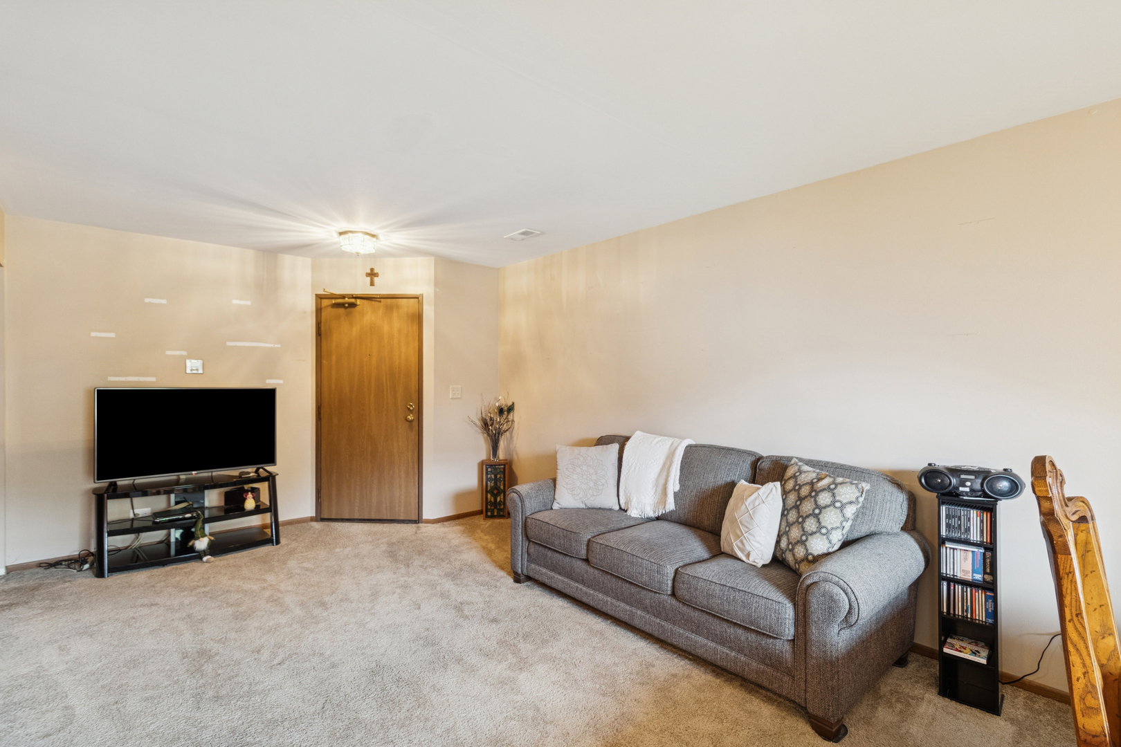 66 Gant Circle, Unit D Streamwood, IL 60107 - Photo 4 of 13 a living room with a flat screen tv and a couch