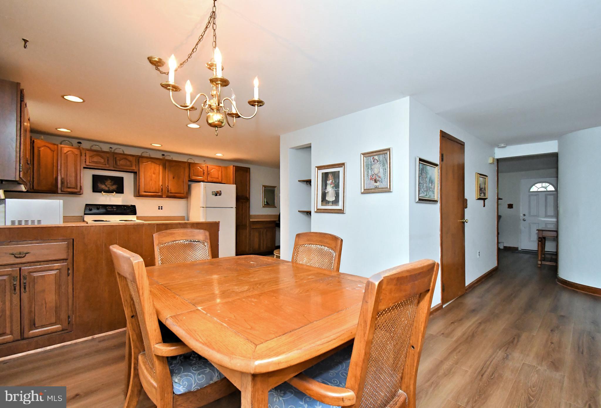 500 Burton Road Oreland, PA 19075 - Photo 22 of 54 Dining area