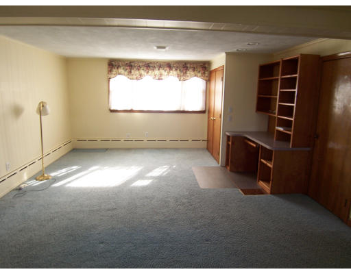 119 Burroughs Road Braintree, MA 02184 - Photo 6 of 18 Gallery Image 6