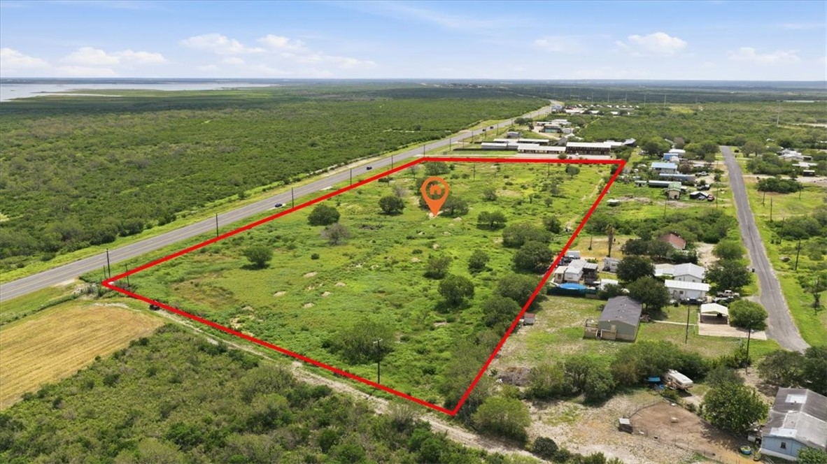3187 Highway 72 Three Rivers, TX 78071 - Photo 7 of 13 a view of a city