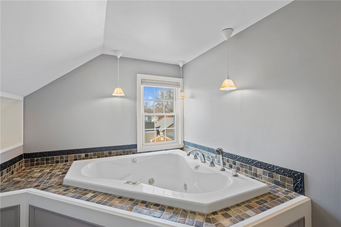 57 Metropolitan Road Providence, RI 02908 - Photo 19 of 28 Gallery Image 19