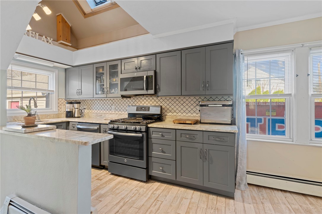 57 Metropolitan Road Providence, RI 02908 - Photo 4 of 28 Gallery Image 4