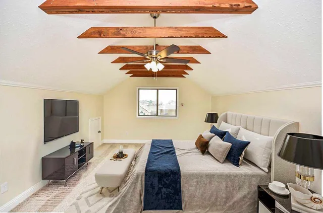 a view of room with a ceiling fan