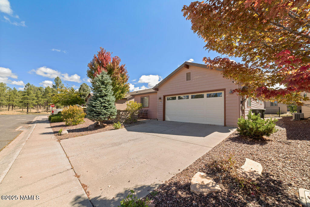 603 Brookline Loop Williams, AZ 86046 - Photo 4 of 57 a front view of a house with a yard and garage