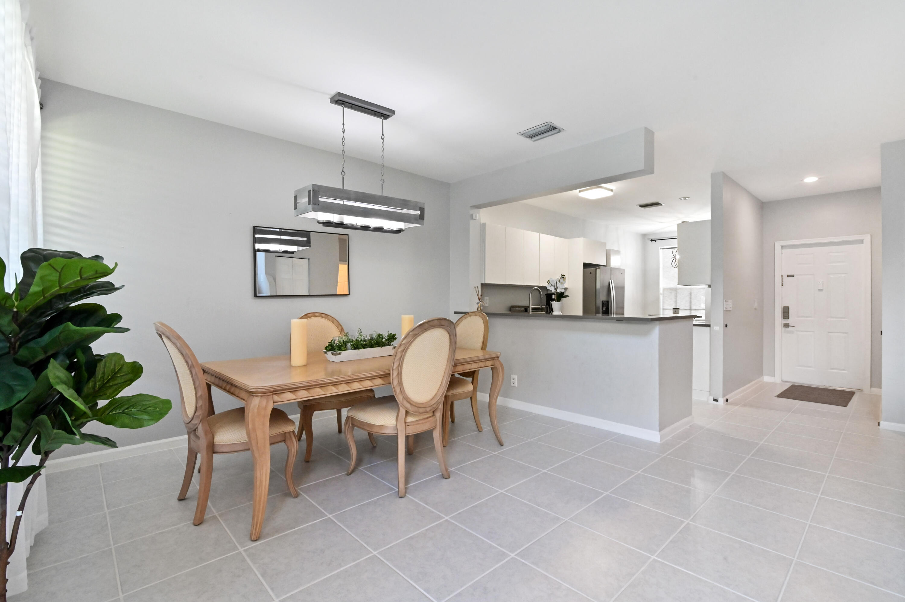20950 Vía Jasmine, Unit 3 Boca Raton, FL 33428 - Photo 9 of 35 09 Dining area 01