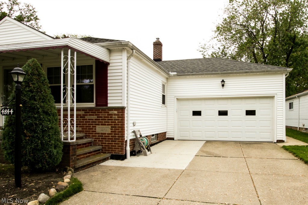 4844 South Sedgewick Road Cleveland, OH 44124 - Photo 2 of 25