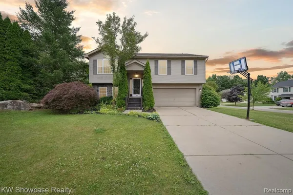 $2,400 | 2738 Birchwood Drive, Waterford, MI 48329