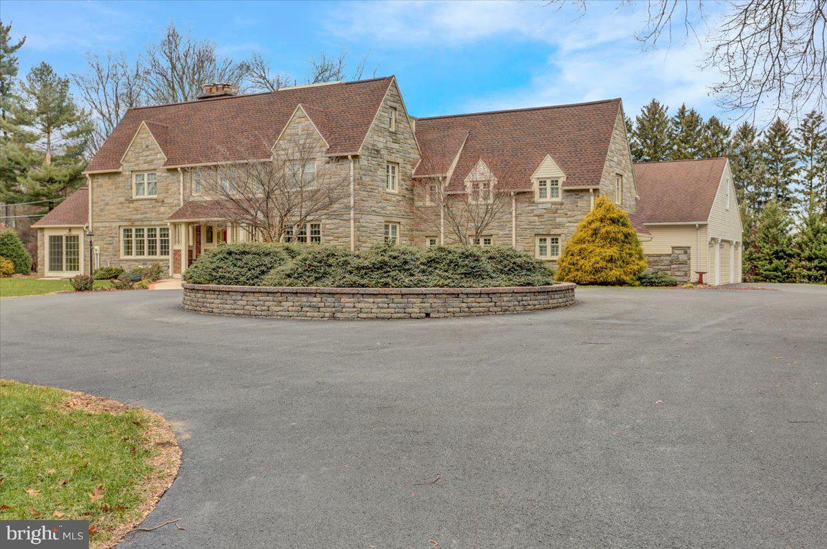 403 Oak Grove Road Reading, PA 19601 - Photo 3 of 99 Gallery Image 3