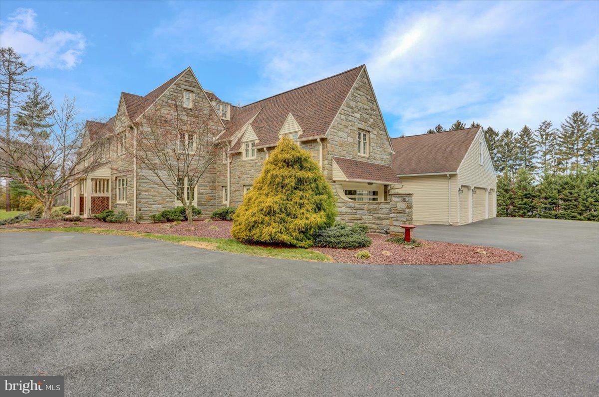 403 Oak Grove Road Reading, PA 19601 - Photo 5 of 99 Gallery Image 5