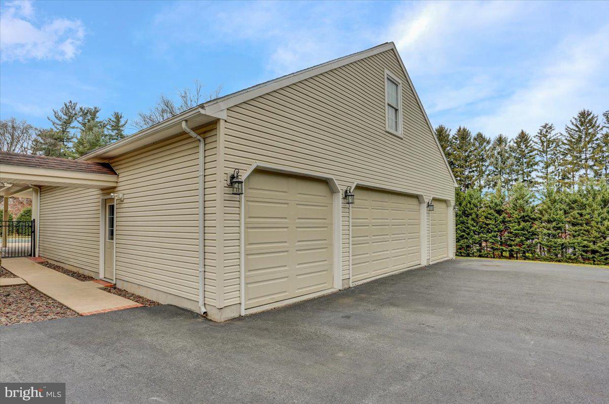 403 Oak Grove Road Reading, PA 19601 - Photo 7 of 99 Gallery Image 7