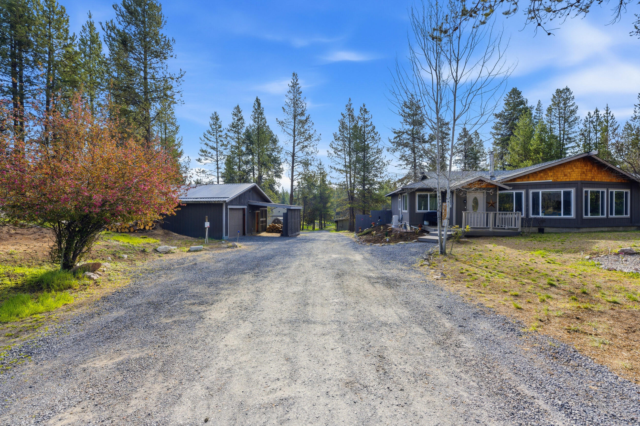 16506 Sprague Loop La Pine, OR 97739 - Photo 8 of 53 Front of Home with One Car Garage and Attached Work Shop