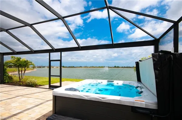 $500,000 | 847 Stonewater Lk Terrace, Cape Coral, FL 33993