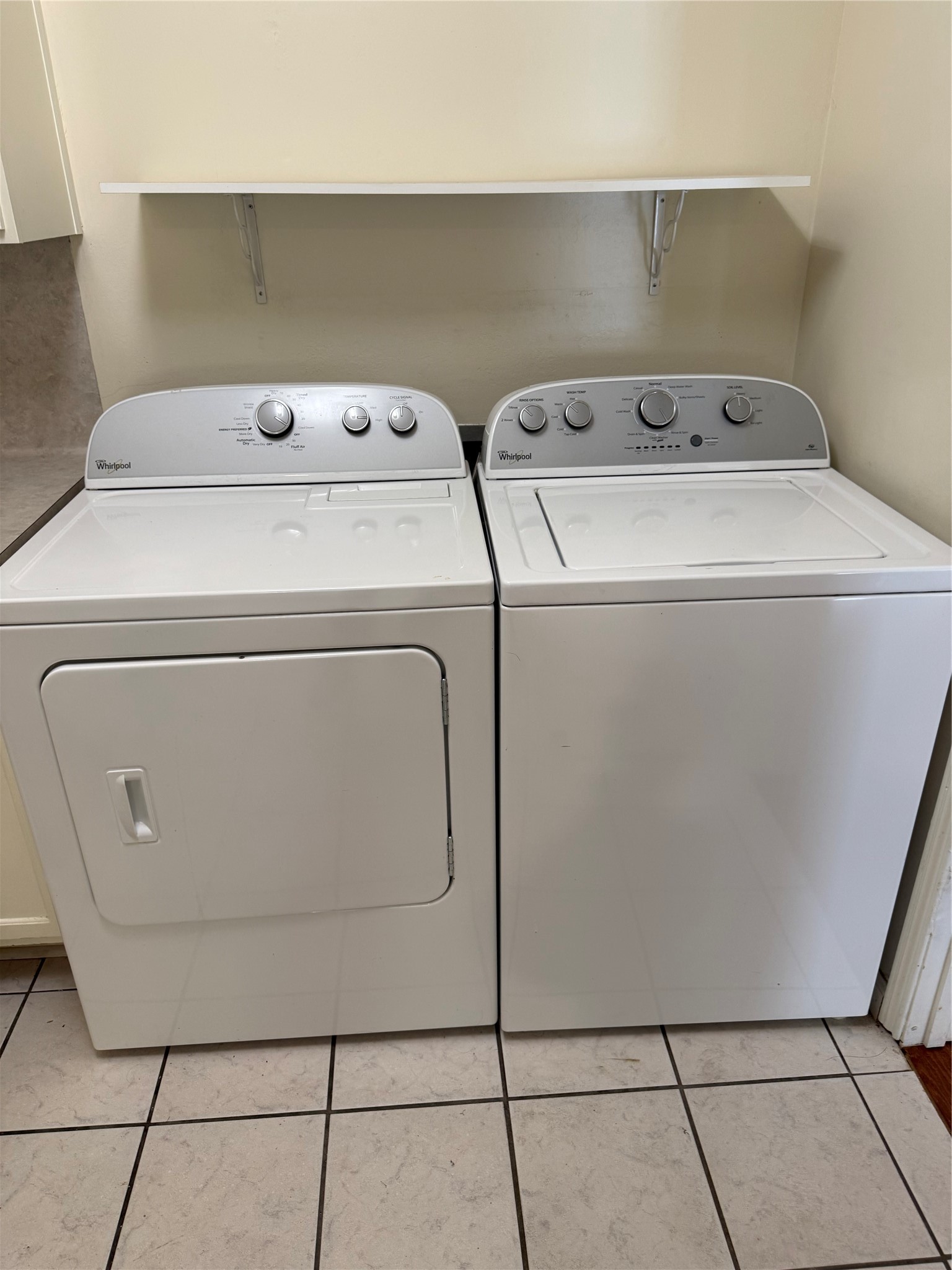 357 North Post Oak Lane, Unit 207 Houston, TX 77024 - Photo 16 of 25 a utility room with dryer and washer