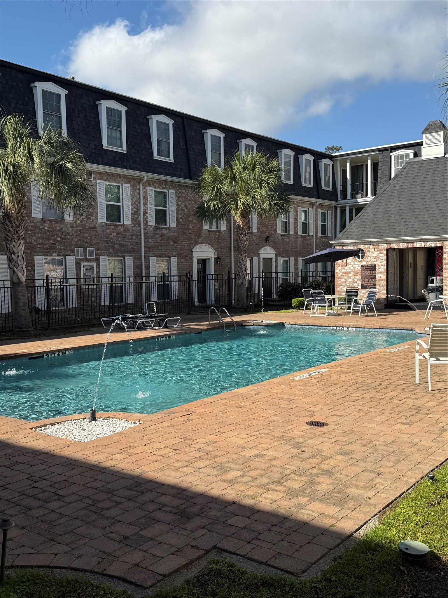 357 North Post Oak Lane, Unit 207 Houston, TX 77024 - Photo 4 of 25 a view of a house with a yard and plants