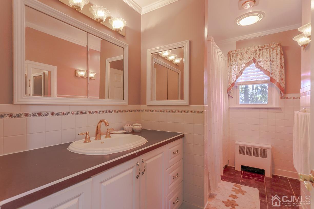 211 Fresh Ponds Road East Brunswick, NJ 08816 - Photo 29 of 40 Gallery Image 29