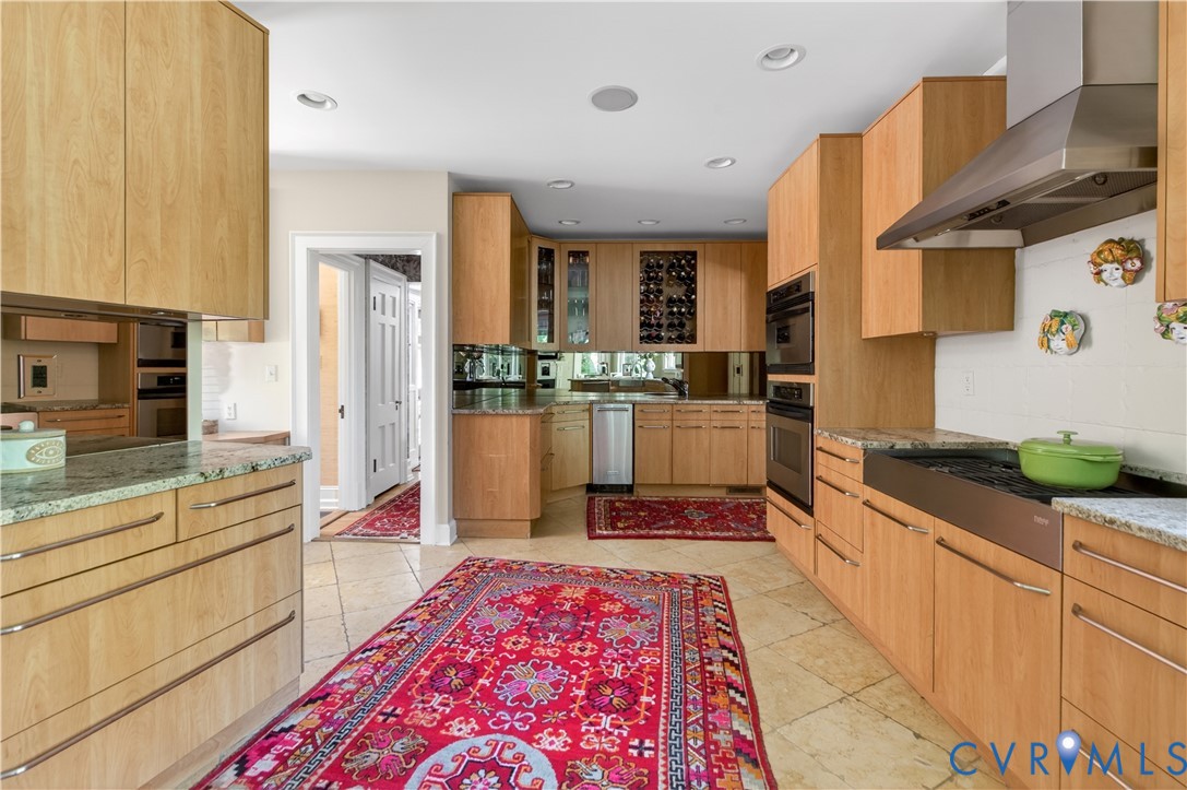 4634 Butte Road Richmond, VA 23235 - Photo 11 of 60 Kitchen with additional wet bar, wine storage & ic