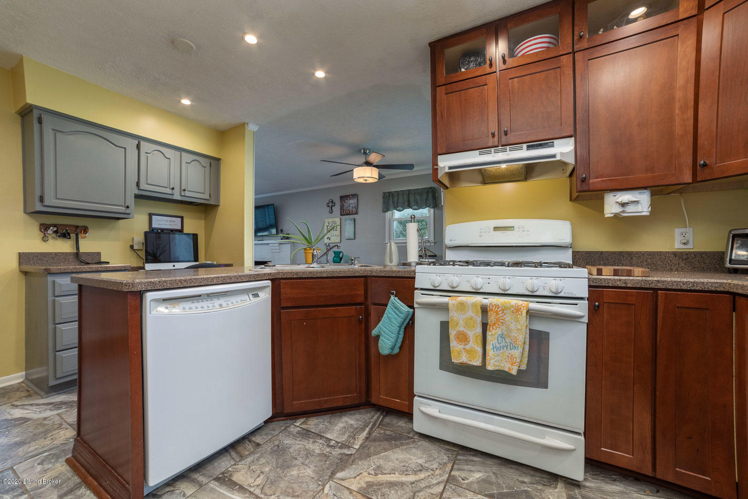 7604 Smyrna Road Louisville, KY 40228 - Photo 18 of 63 Smyrna018