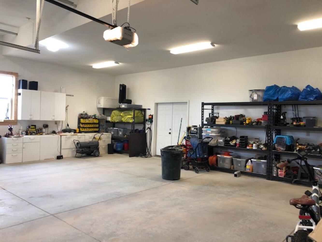 65570 Sisemore Road Bend, OR 97703 - Photo 28 of 43 Sisemore garage