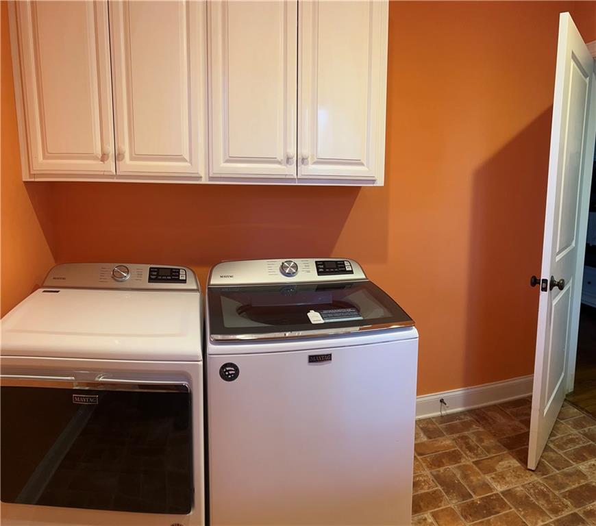 731 Jenni Lane Manchester, GA 31816 - Photo 3 of 11 a view of washer and dryer