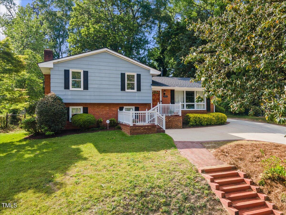 2-3425 Brentwood Rd