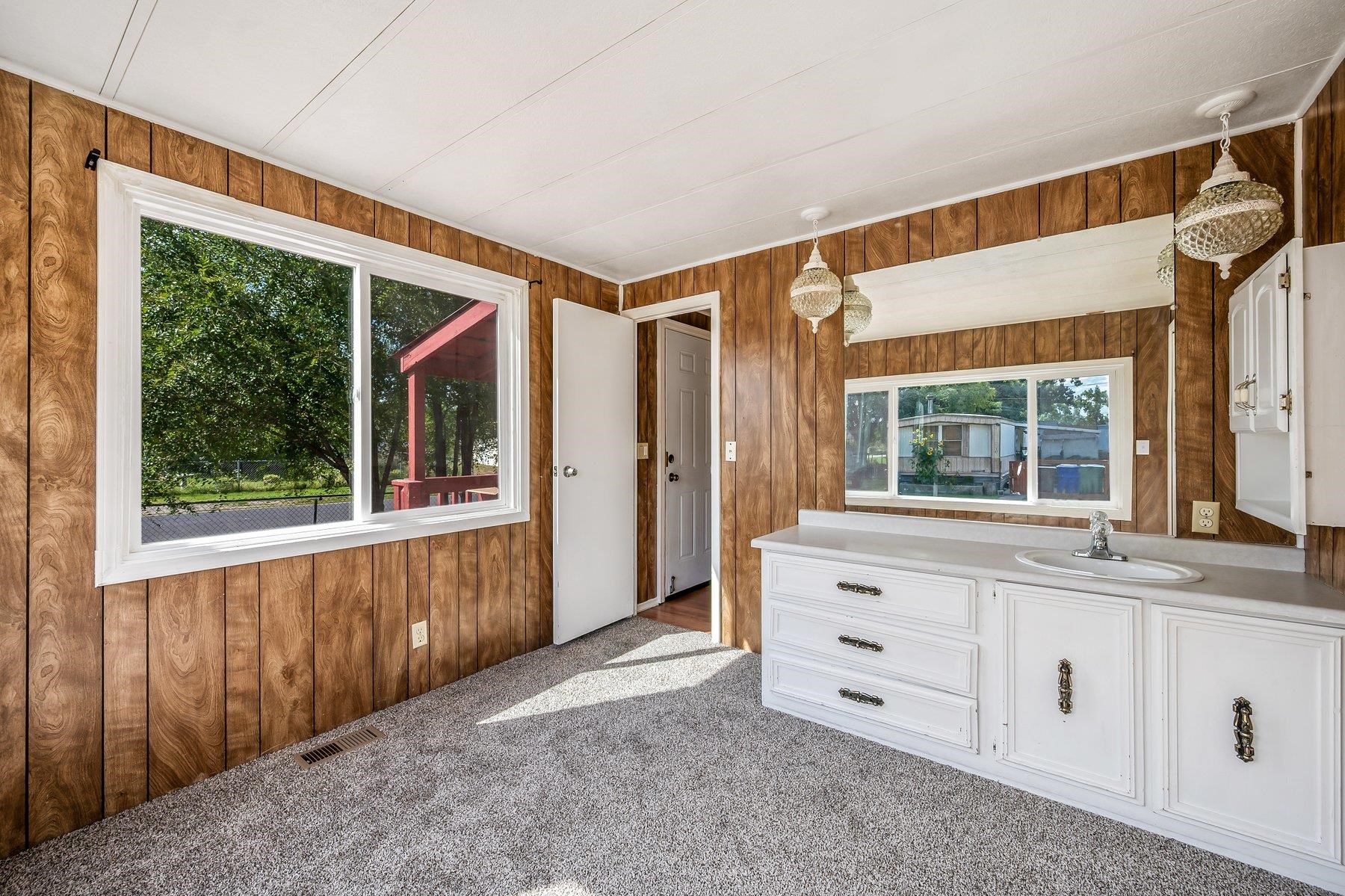 11612 North Sheridan Street, Unit E1 Mead, WA 99021 - Photo 14 of 29