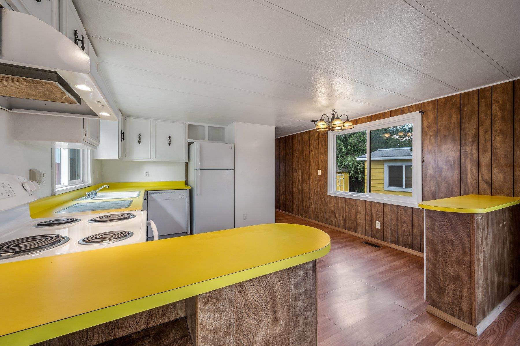 11612 North Sheridan Street, Unit E1 Mead, WA 99021 - Photo 10 of 29