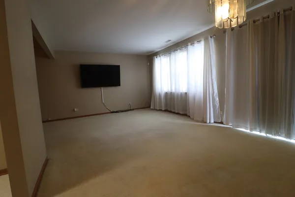 $199,999 | 18 Forest Wood Lane, Park Forest, IL 60466