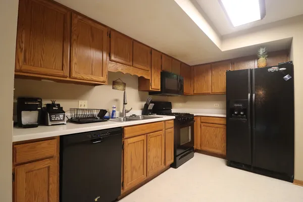 $199,999 | 18 Forest Wood Lane, Park Forest, IL 60466