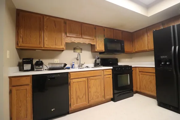 $199,999 | 18 Forest Wood Lane, Park Forest, IL 60466