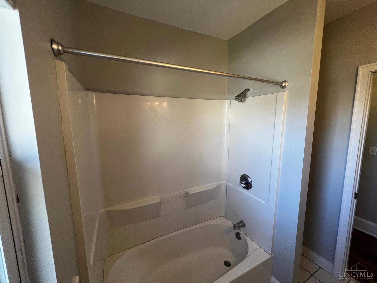 5801 Ridge Avenue Cincinnati, OH 45213 - Photo 36 of 39